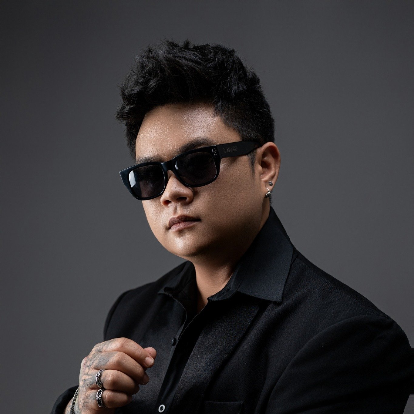 Tattoo artist Dao Kim Duy at OVERTHINK-INK in Ho Chi Minh City