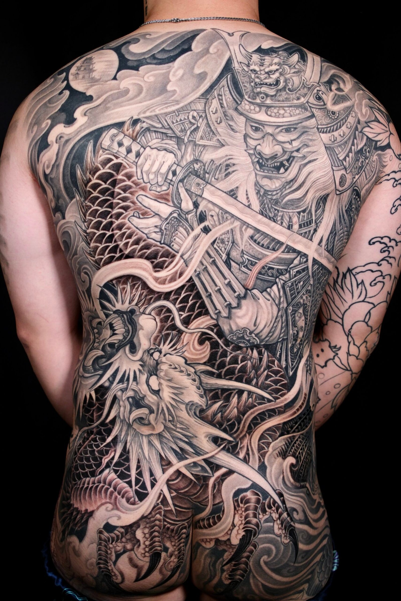 Blackwork thigh tattoo by Thuong Nguyen at Overthink-Ink Saigon